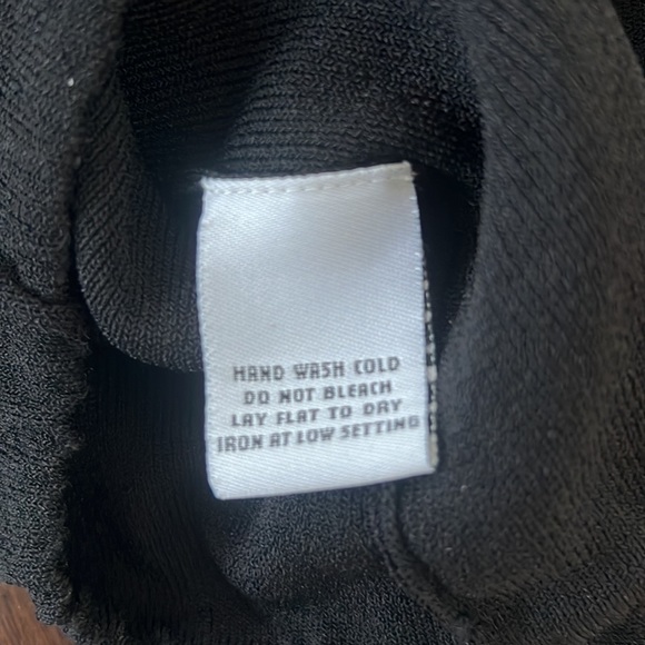 Mantles Lightweight Sleeveless Mockneck Turtleneck - Picture 4 of 4